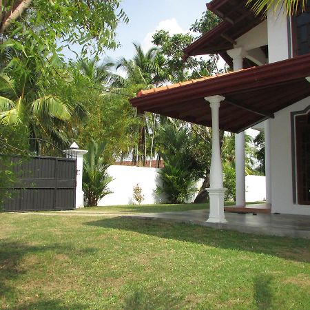 Falcon Villa Induruwa Exterior photo